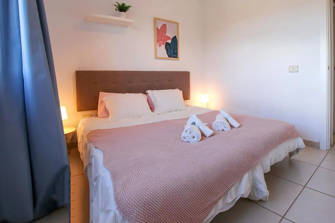 Nice 2 Bedroom Flat With Big Pools And Big Terrace Parque Don Jose, 313 Costa Del Silencio Vakantiehuis