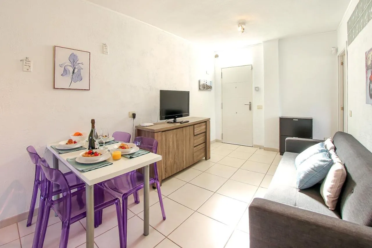 Vakantiehuis Nice 2 Bedroom Flat With Big Pools And Big Terrace Parque Don Jose, 313 Costa Del Silencio