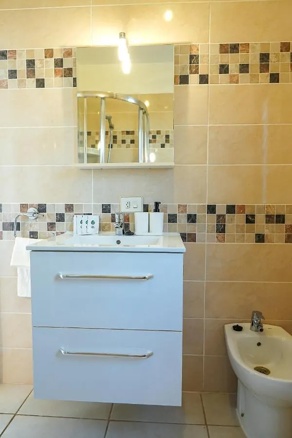 Tatil Evi Nice 2 Bedroom Flat With Big Pools And Big Terrace Parque Don Jose, 313 Costa Del Silencio
