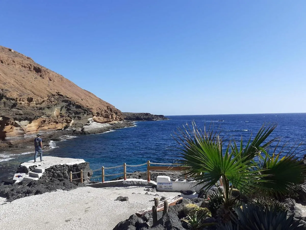 Tatil Evi Nice 2 Bedroom Flat With Big Pools And Big Terrace Parque Don Jose, 313 Costa Del Silencio